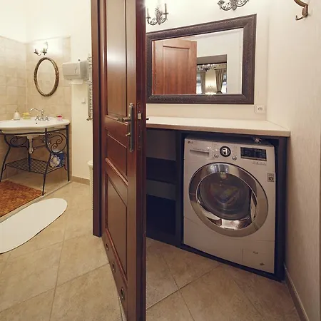 Calliope Apartment *